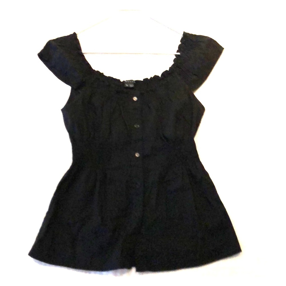 Cute peasant top.